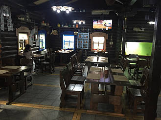 Деревянная мебель в интерьере ресторана "ХАТА GRILL" по трассе Киев-Житомир 9