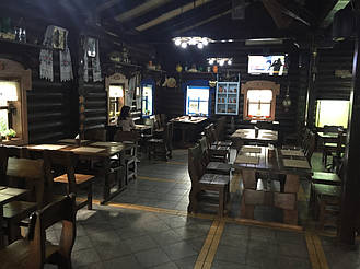 Деревянная мебель в интерьере ресторана "ХАТА GRILL" по трассе Киев-Житомир 10