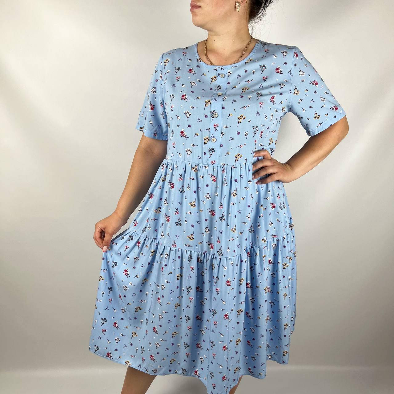 

Женское голубое платье в цветочный принт штапель размеры 48 50 52 54 женские платья 54