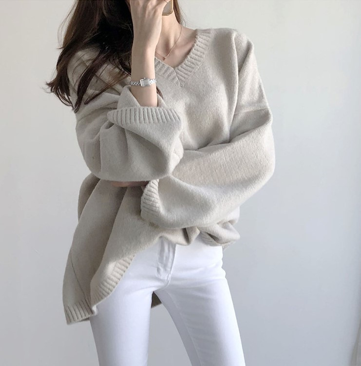 Жіночий светр з V-подібним вирізом оверсайз в'язаний
