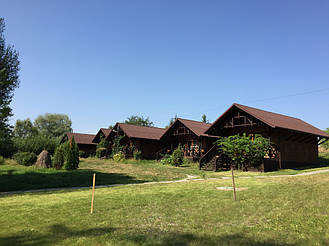 Деревянная мебель в интерьере ресторана-готеля "Джерело" 7