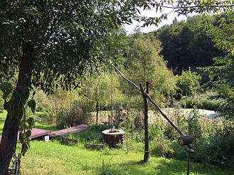 Деревянная мебель в интерьере ресторана-готеля "Джерело" 10