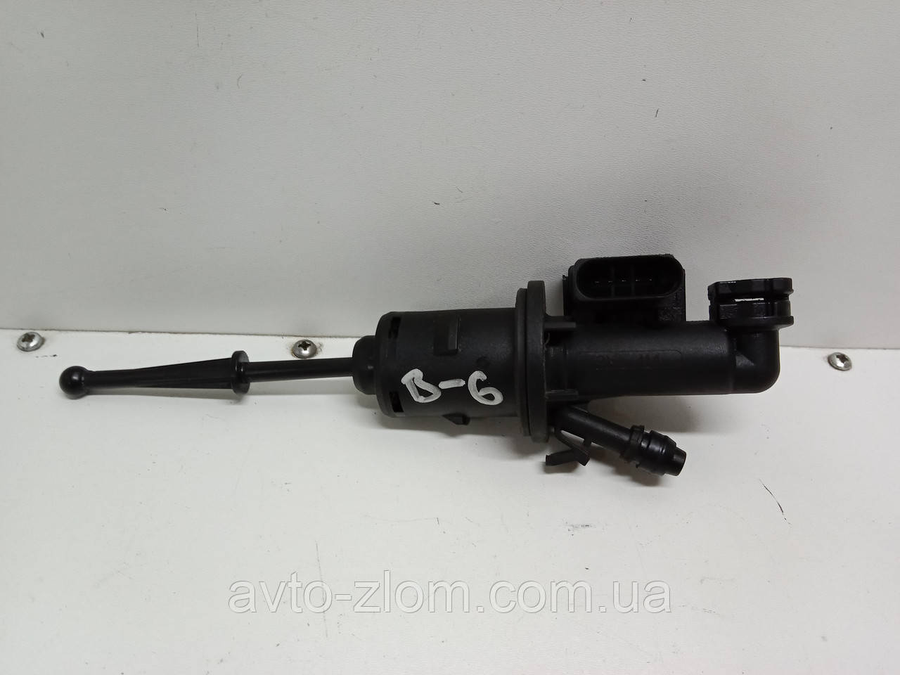 Головний циліндр зчеплення Volkswagen Passat B6 Пасат Б6. 3C0721388E.