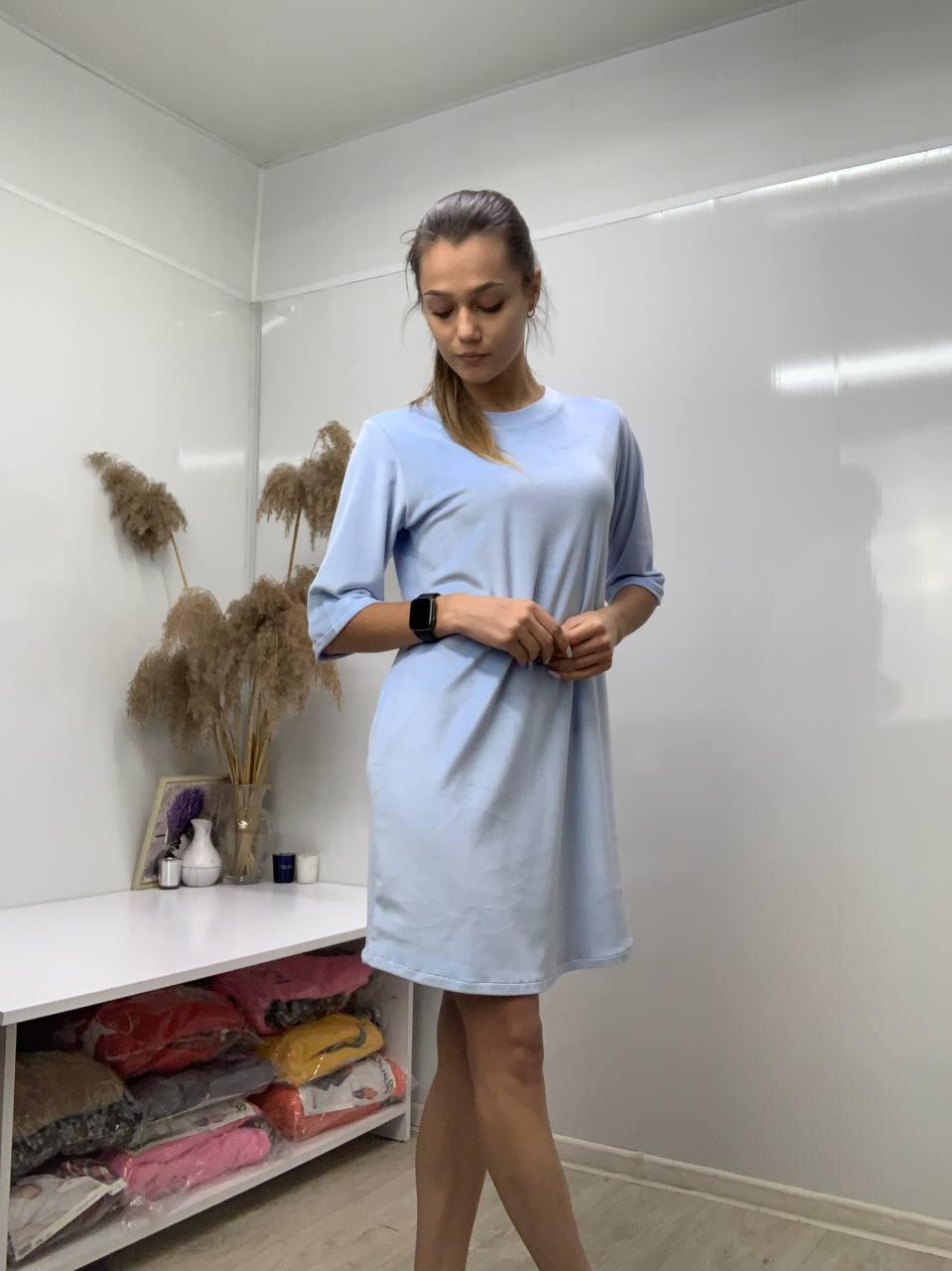 Жіноча велюрова сорочка прямого фасону блакитного кольору