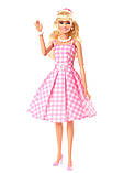 Barbie The Movie HPJ96 Лялька Барбі Марго Роббі в ролі Барбі у сукні в клітинку, фото 3