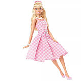 Barbie The Movie HPJ96 Лялька Барбі Марго Роббі в ролі Барбі у сукні в клітинку, фото 4