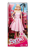 Barbie The Movie HPJ96 Лялька Барбі Марго Роббі в ролі Барбі у сукні в клітинку, фото 10