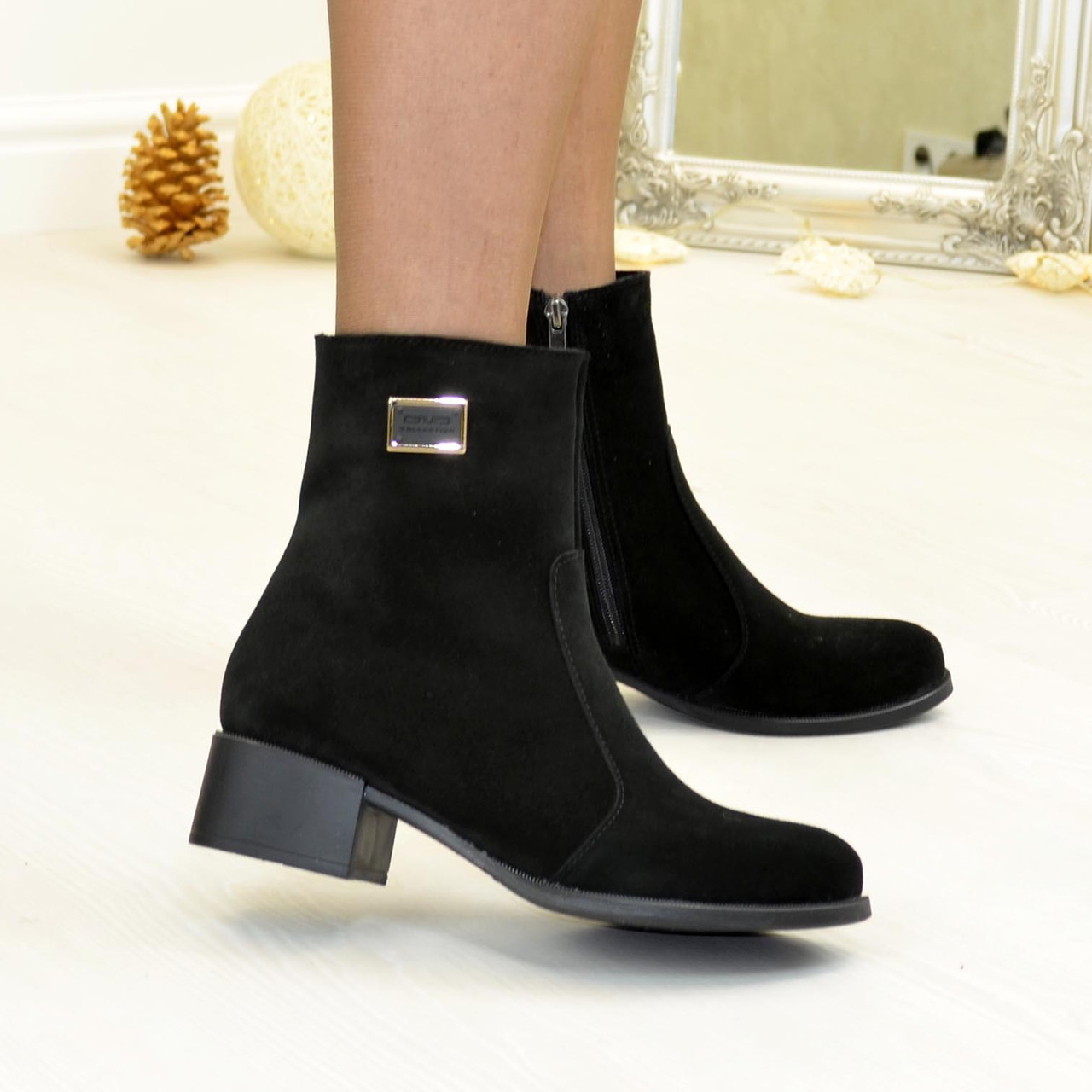 Замшеві черевики жіночі на стійкому підборі. Колір чорний, фото 1