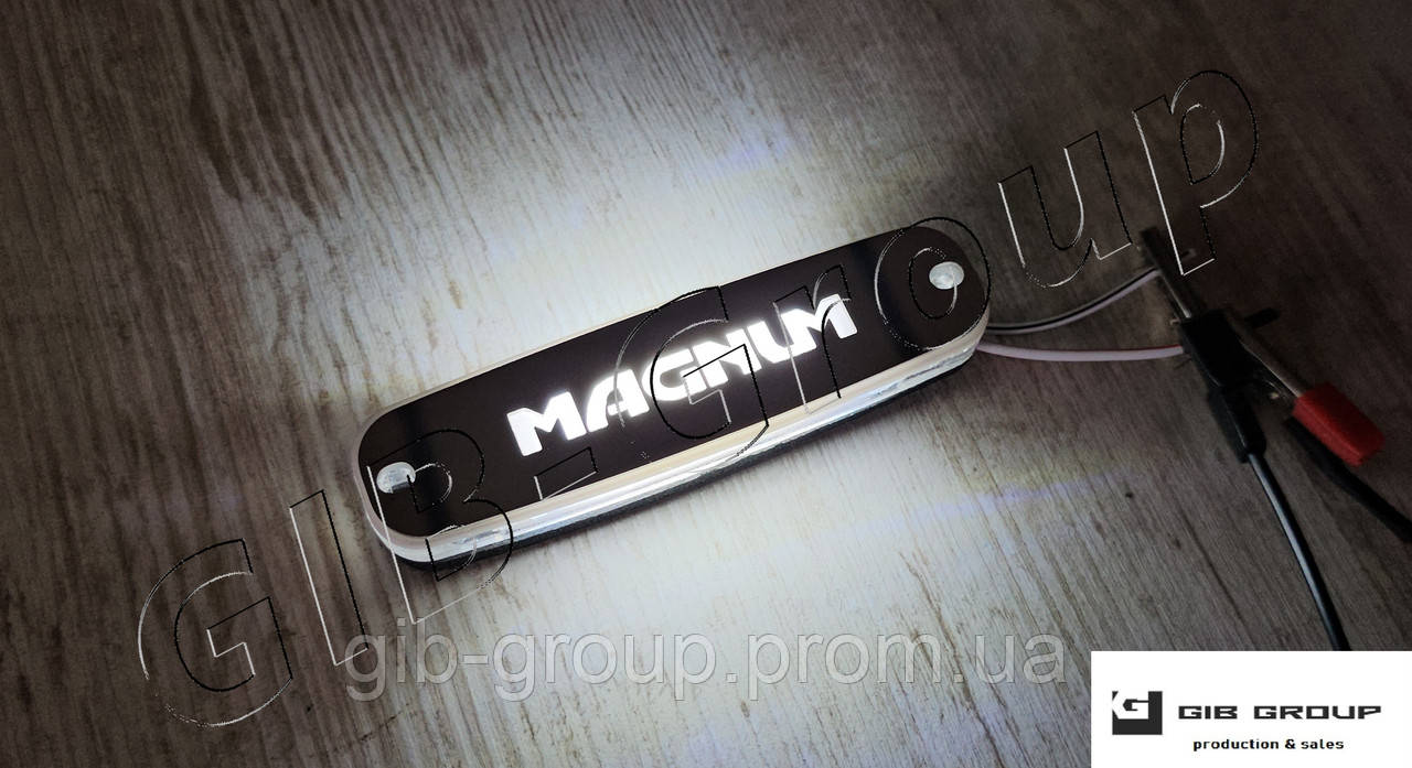 Габаритний ліхтар до вантажівки MAGNUM хромований з логотипом білого кольору