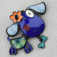 Брошка металева на золотистій основі собачка покрита кольоровою емаллю розмір виробу 50х50 мм