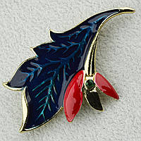Брошка металева на золотистій основі листочок із квіточкою покрита кольоровою емаллю розмір виробу 65х35 мм