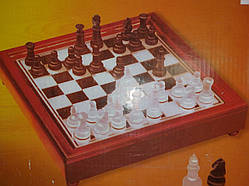 Шахматы стеклянная доска в деревянной коробке размер 27*27 см