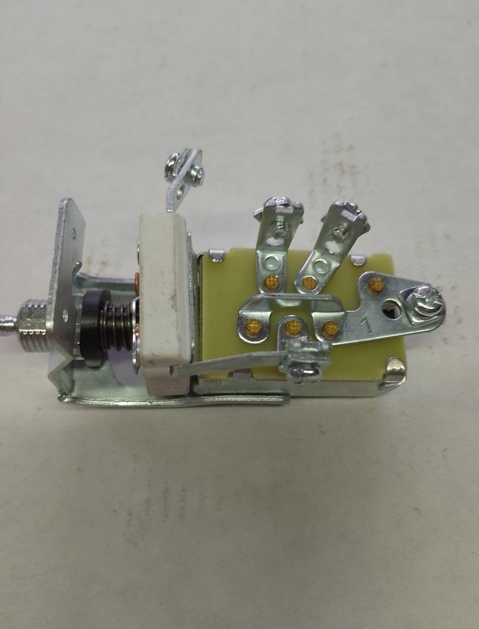 Центральний перемикач світла