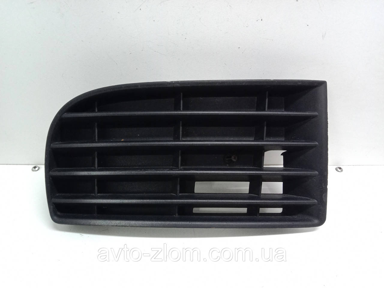 Решітка переднього бампера Volkswagen Golf 5, Гольф 5. Права, хетчбек. 1K0853666.