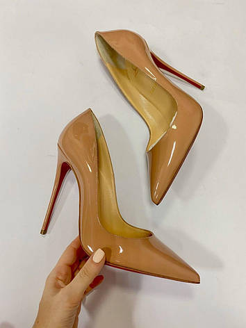 Жіночі бежеві лаковані туфлі-човники Christian Louboutin So Kate 12 см Лабутени нюдового кольору з червоною підошвою, фото 1