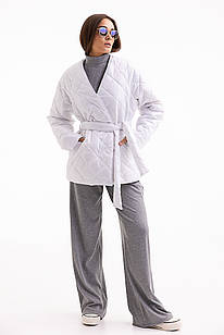 Коротка стьобана куртка жіноча на запах біла з блиском (L-XL)