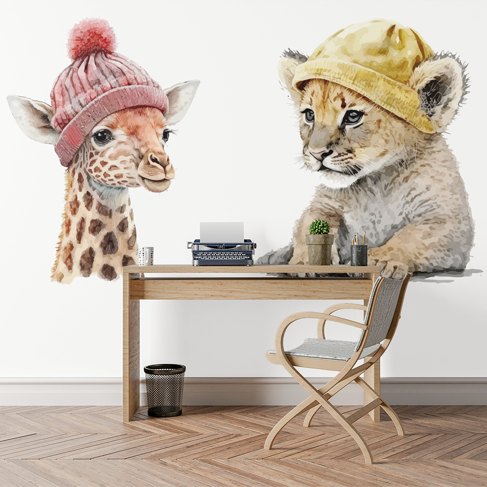 Вінілова інтер'єрна наклейка кольорова декор на стіну, шпалери та інші поверхні "Звірятка. Левеня та Жираф у шапках" з оракалу, фото 1