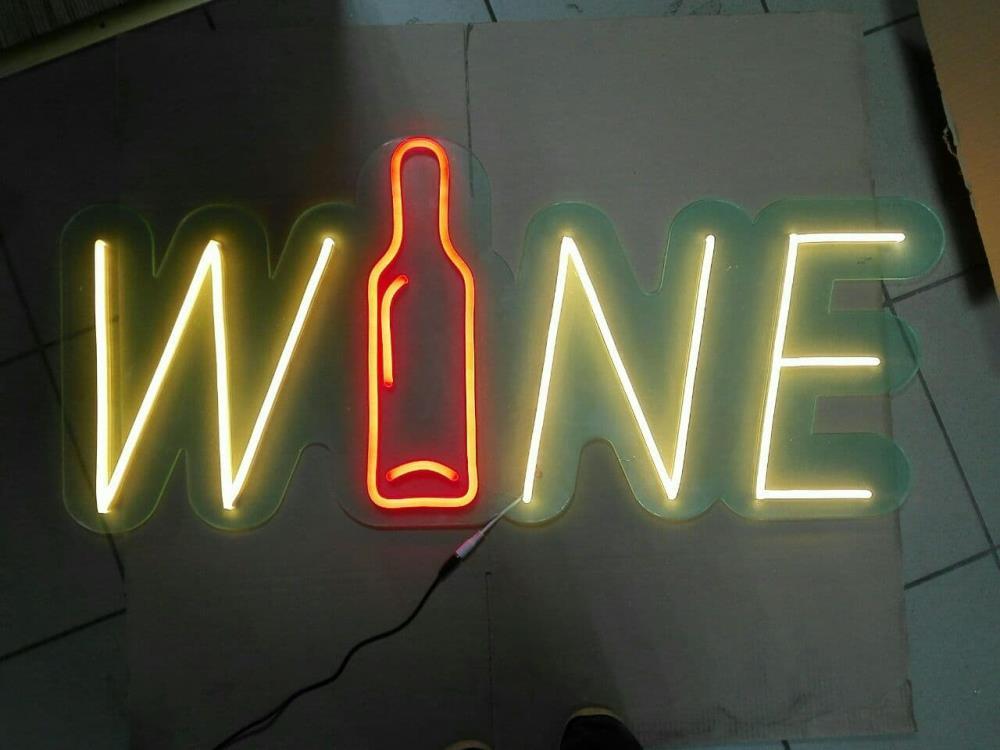 Неонова вивіска винного магазину (10000х440), фото 1
