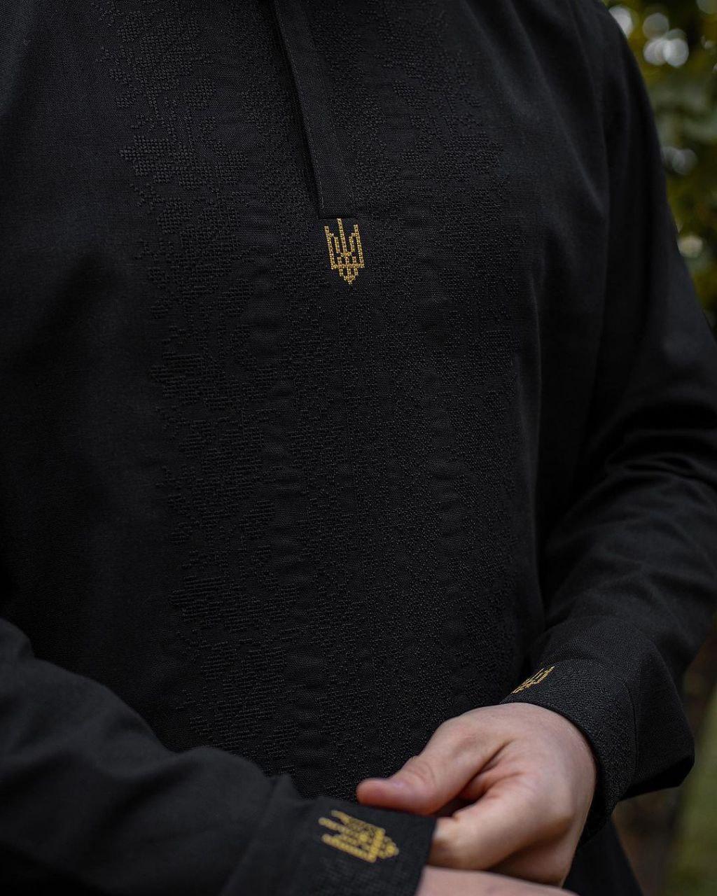 Вишиванка чоловіча чорна з тризубом для патріотів України