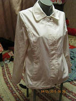 Фірмова біла жіноча вістка куртка як нова 44-10 S