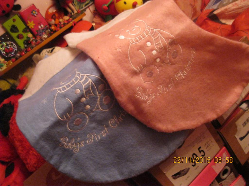 Набор=2 носка сувенирных розовый и голубой подарок сувенир мишка новогодние 40 см - фото 1 - id-p367375989