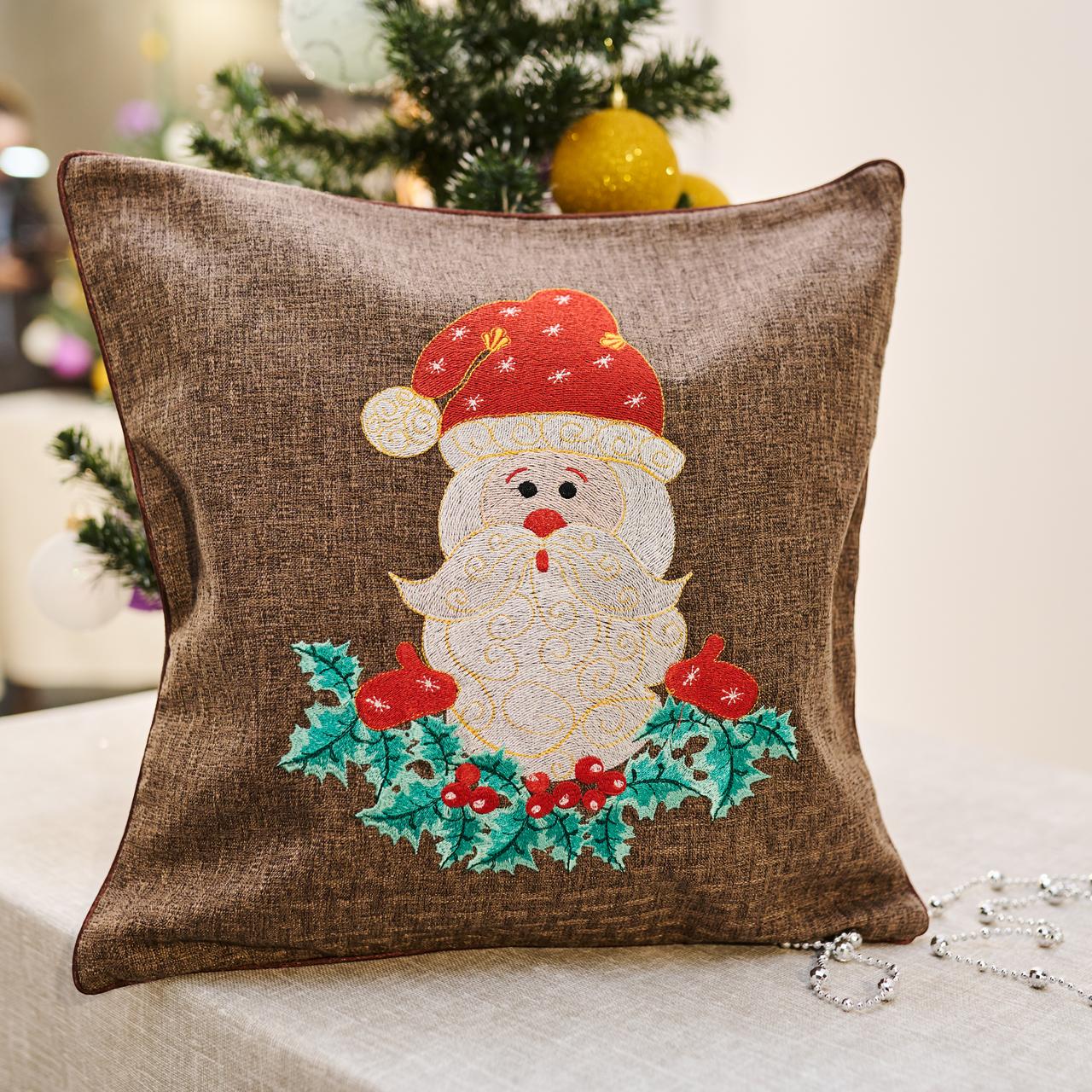Наволочка на декоративну подушку з вишивкою -Санта і вінок / ПП"Світлана-К"