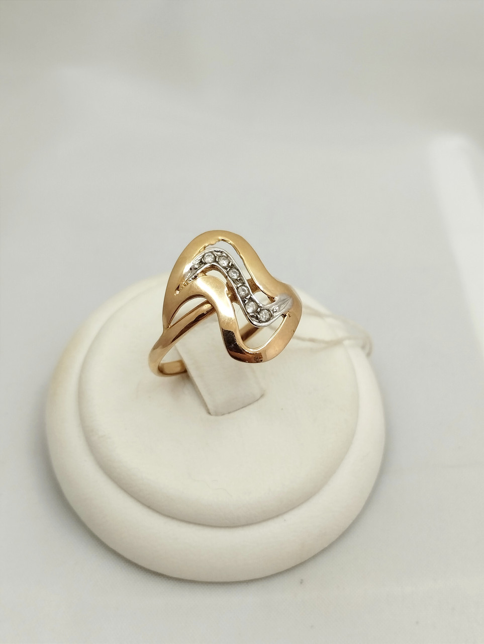 Золоте кільце з камінням Ukr-Gold