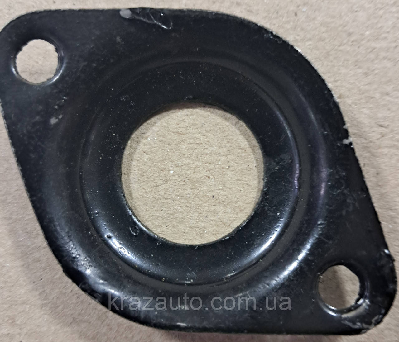Кришка сальника коробки роздавальної КрАЗ (захист ущільнення штока) 210-1803058