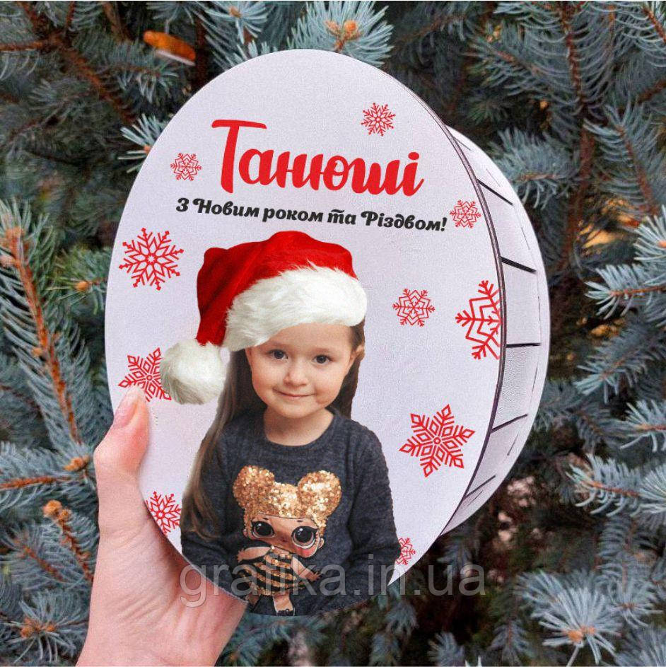 Подарункова коробочка новорічна з фото 21*16*8 см