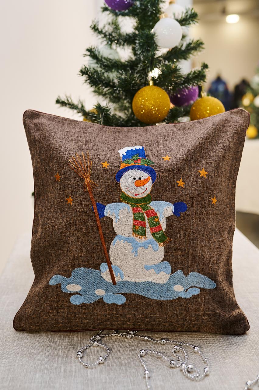 Наволочка на декоративну подушку з вишивкою - Сніговик з мітлою / ПП"Світлана-К"
