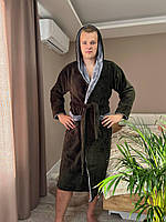 Стильный мужской махровый халат с удобным капюшоном и двумя глубокими карманами