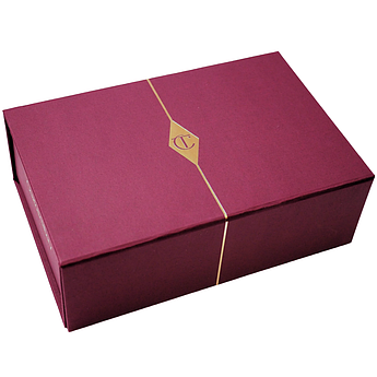 Подарункова коробкаCharlotte Tilbury з дизайнерського картону бордова 22.5 x 15 x 7 см