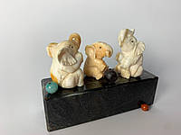 Авторська статуетка фігурка "Три слона на підставці" з морської раковини та каменю