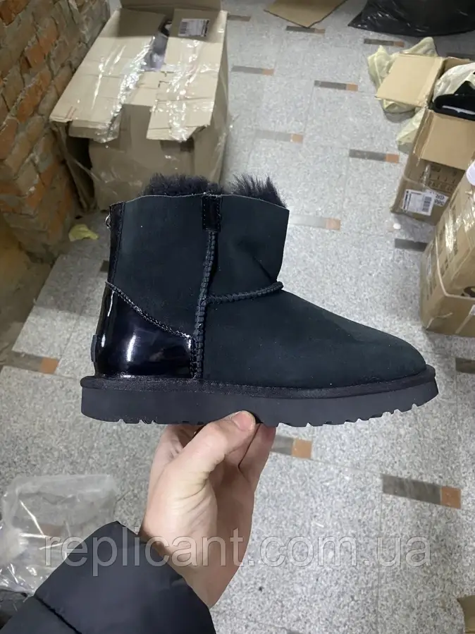 Жіночі черевики UGG Short ZIP Black, фото 1