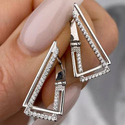 Срібні сережки родовані з фіанітами в формі трикутників (2,4 см) РН-565