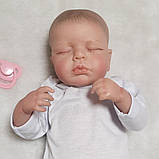 Спляча 50 см реалістична лялька Реборн (Reborn) дівчинка, як жива справжня дитина, повністю вініловий пупс з закритими очима, фото 3