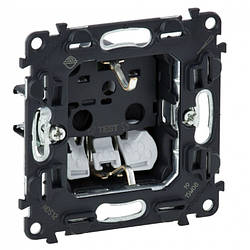 Valena IN'MATIC Розетка із заземленням 2К+З 16А 250В зі щторками, автоматичні клеми, 753030