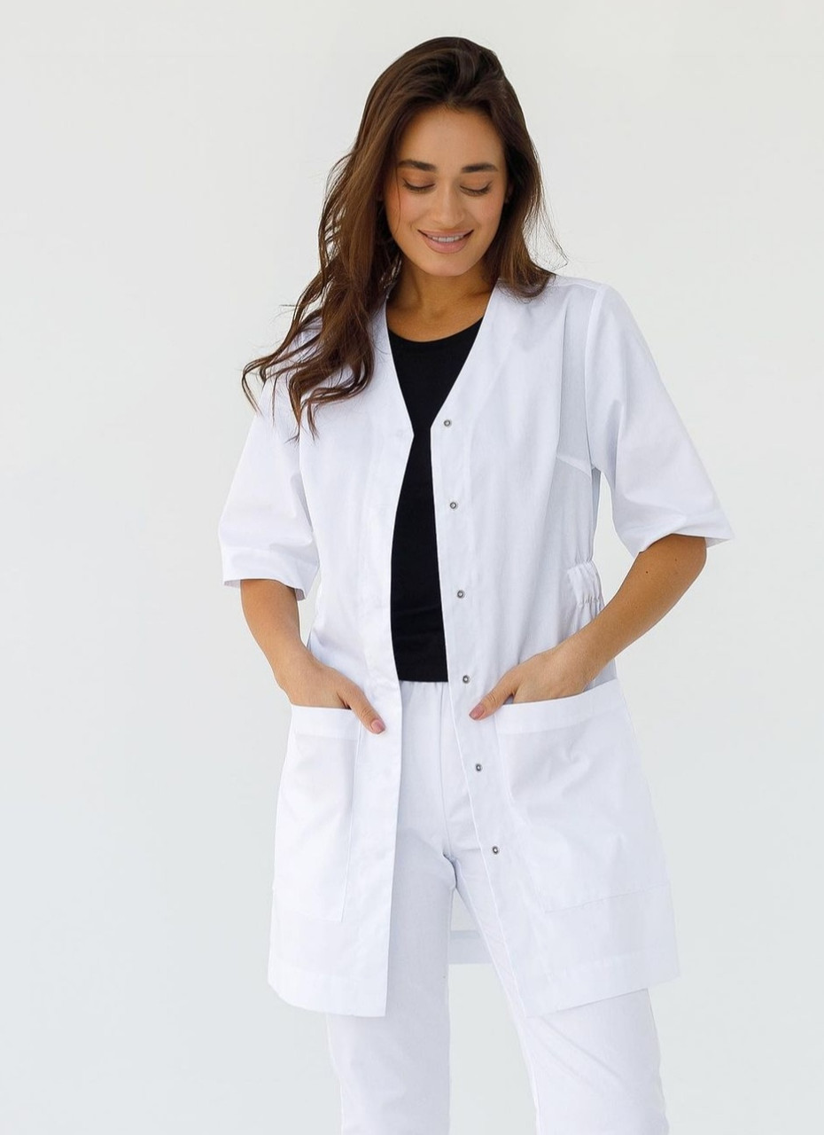 Жіночий медичний халат на кнопках з великими кишенями без коміра