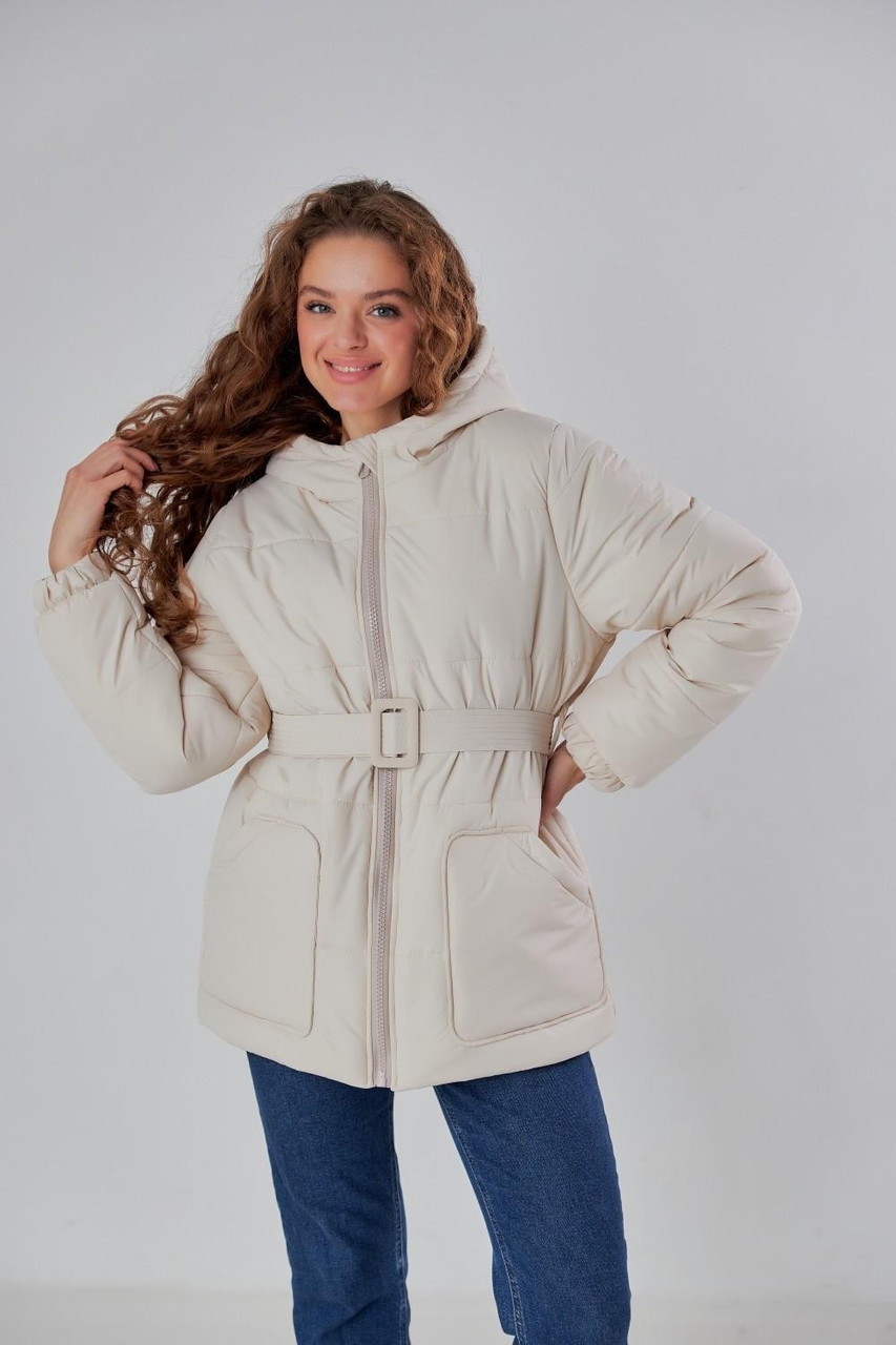 Жіноча світла куртка зимова з поясом
