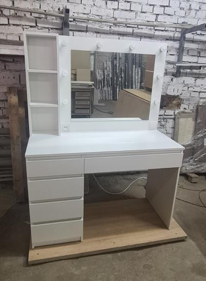 Візажний туалетний стіл трюмо з лампочками ТС-1 купити в Одесі, Україні, фото 1