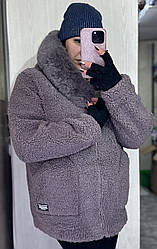 Жіноча укорочена куртка шубка пудрового кольору з коміром розмір 56-60