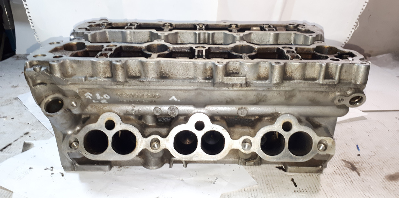 Головка блоку циліндрів 9631076310 ГБЦ 3.0 V6 Рено Лагуна 2 Renault Laguna II Пежо Сітроен