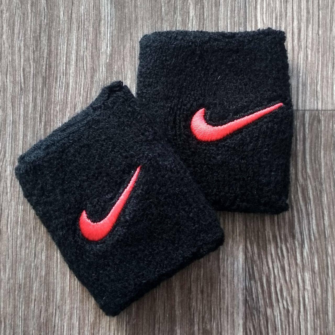 Напульсник Nike чорно-червоний