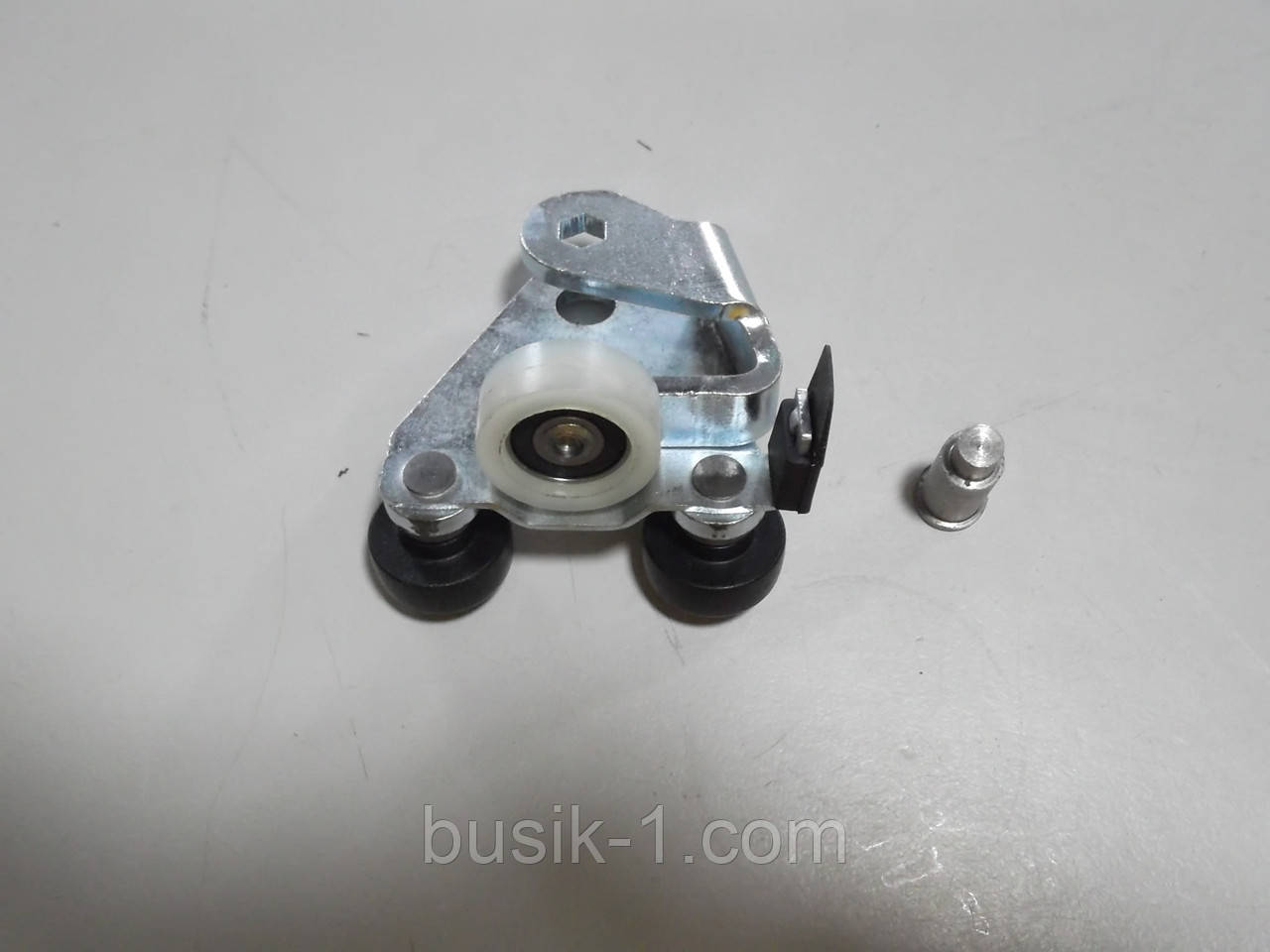 Ролик совающих дверей низ Iveco Daily 99-06 (каретка)