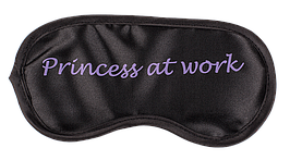 Чорна атласна маска для сну з написом "Princess At Work"