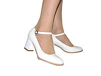 Нарядные белые туфли средний каблук с ремешком 39 размер