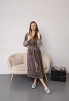 Теплый женский велюровый халат на запах с капюшоном Батал, домашний халат плюш-велюр мокко Большие размеры