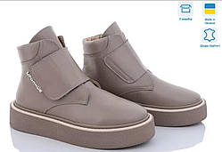 Демісезонні жіночі весняні черевики на флісі на дівчині шкіра