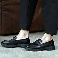 Стильные женские туфли лоферы из эко кожи черного цвета на каблуке
