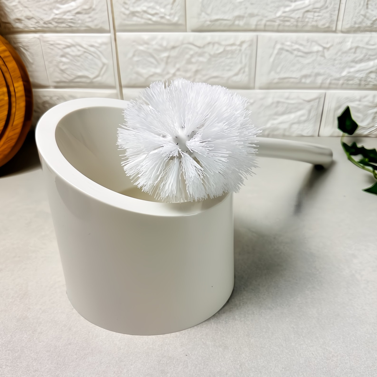 Пластиковий йорж для унітазу на підставці Біла Роза Алеана